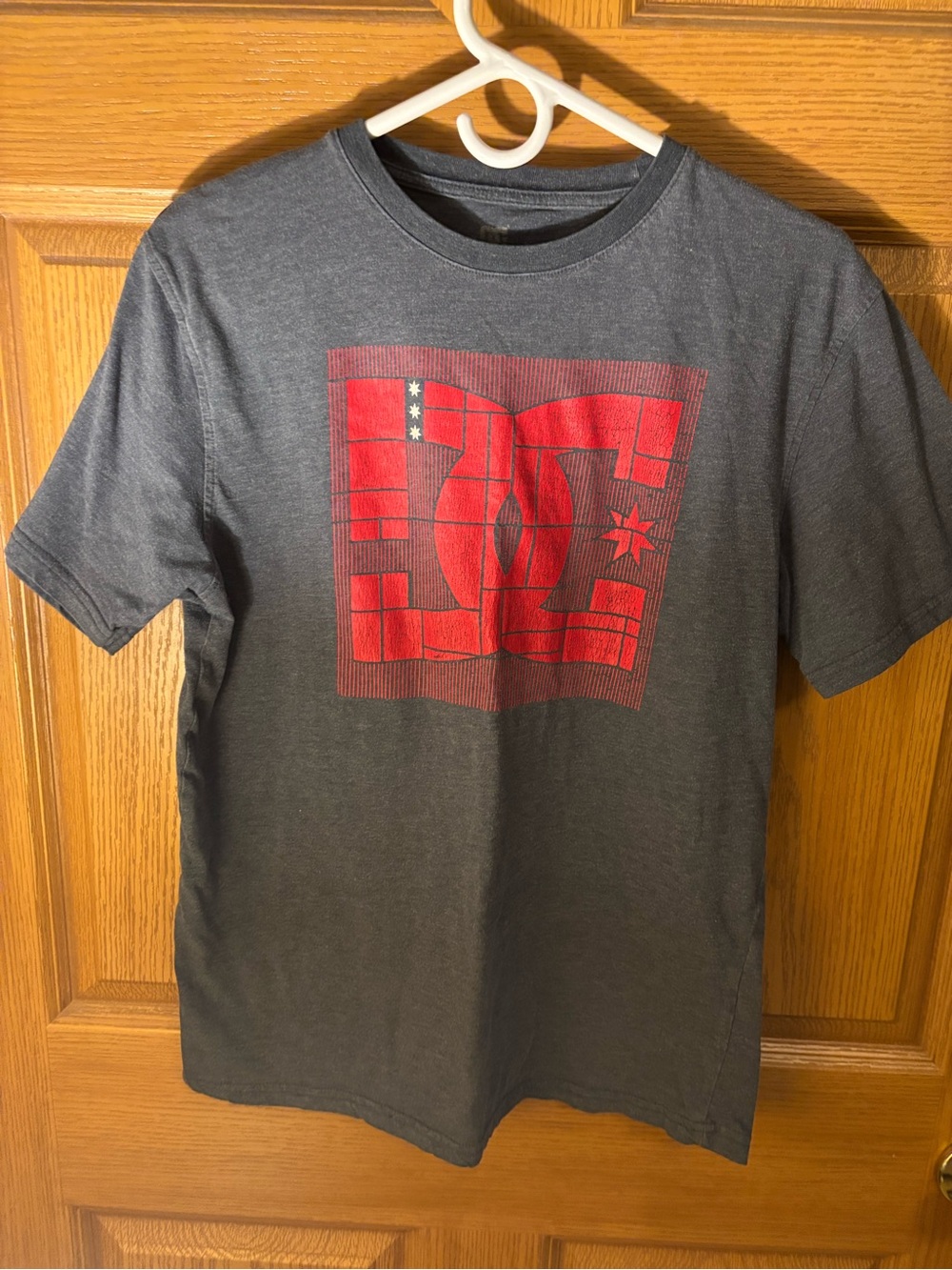 DC Kids Short Sleeve Graphic Tee in Charcoal and Red